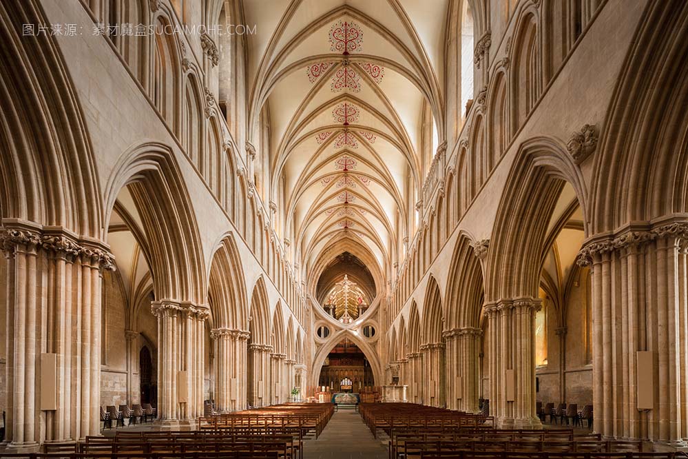 这是从韦尔斯大教堂内的教堂中殿拍摄的照片。位于英国英格兰萨默塞特郡威尔斯