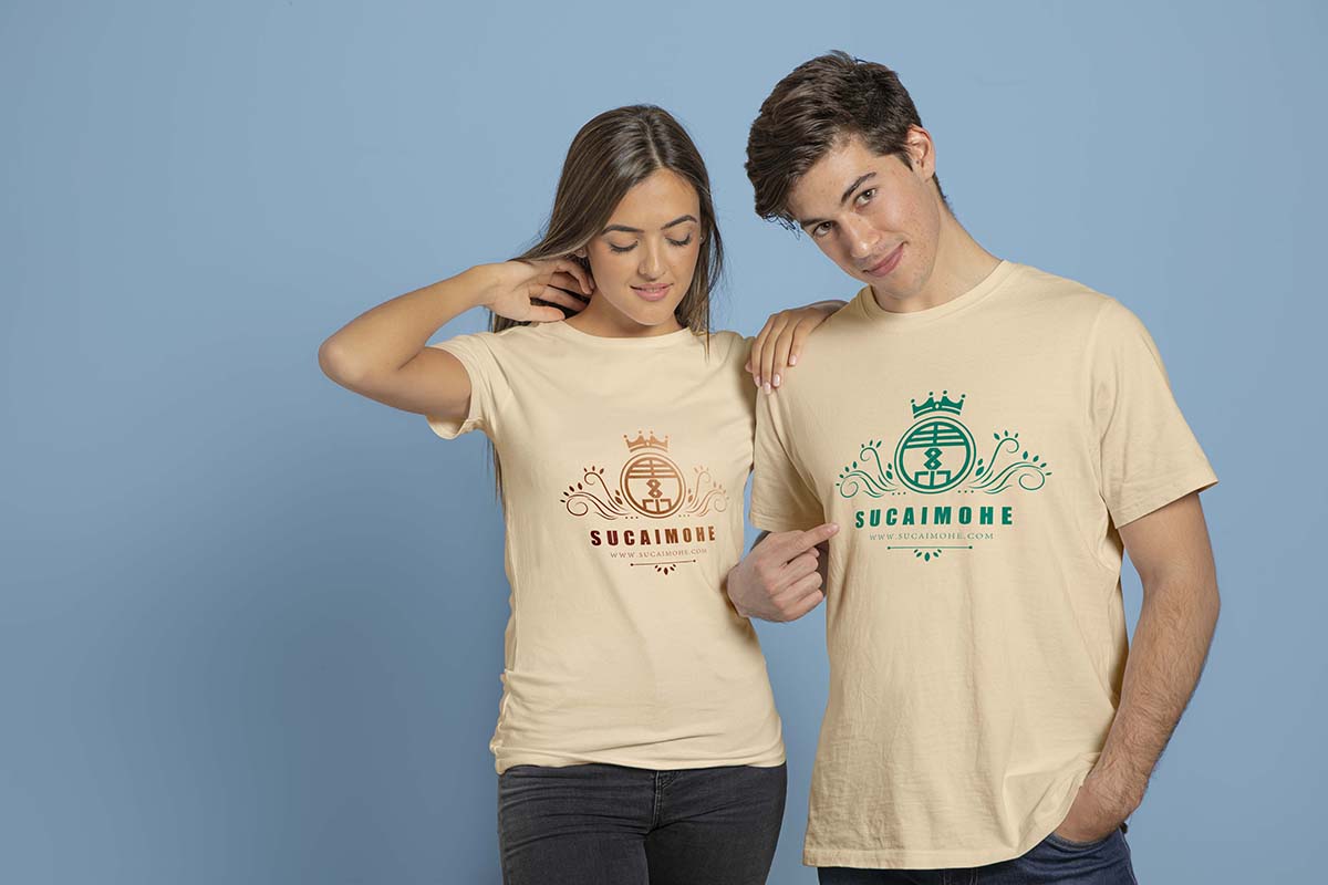 情侣夫妇在t恤摆姿势的前视图Psd源文件front-view-couple-posing-t-shirts