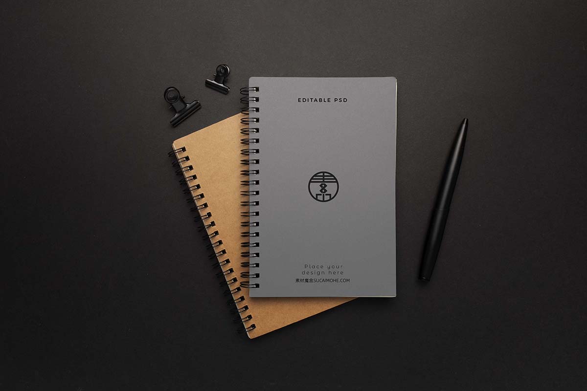 黑色元素黑色背景笔记本样机PSD源文件notebooks-mockup-with-black-element-black-background