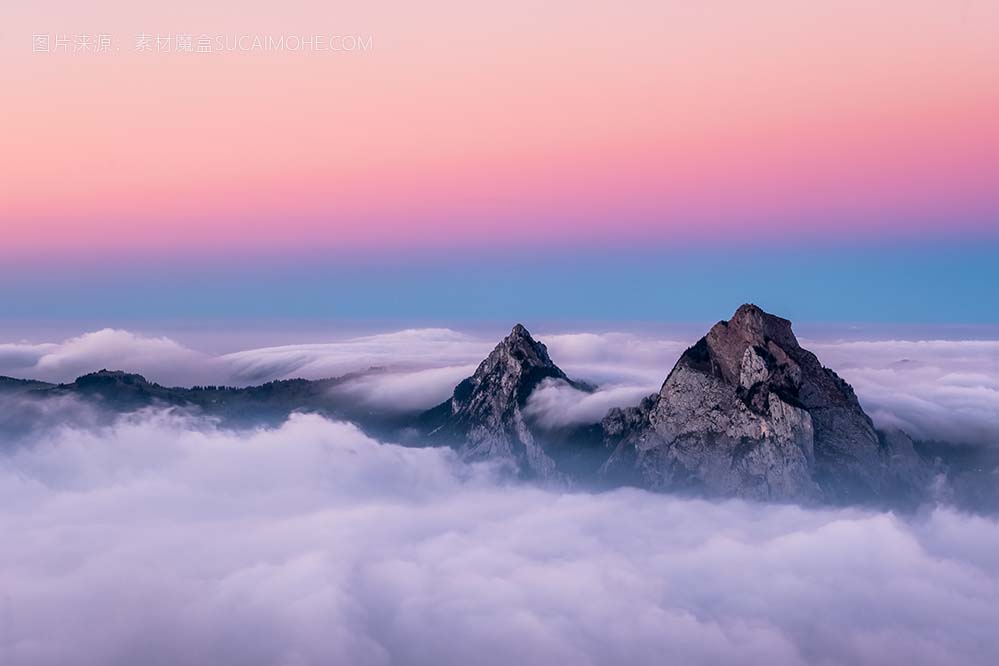 在美丽的粉红色和蓝色天空下，瑞士 fronalpstock 山脉的美丽空中拍摄