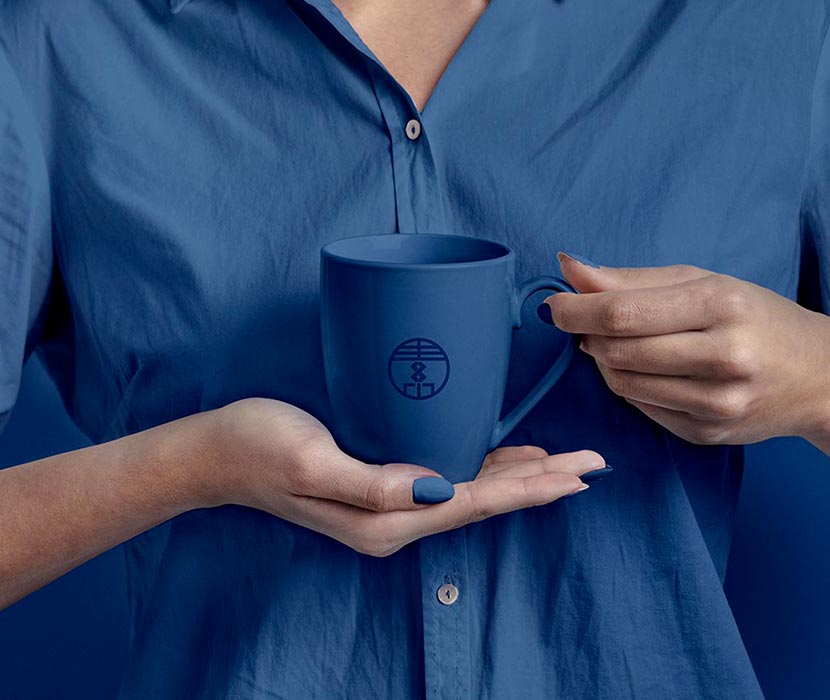 蓝色主题咖啡茶杯LOGO贴图样机PSD源文件