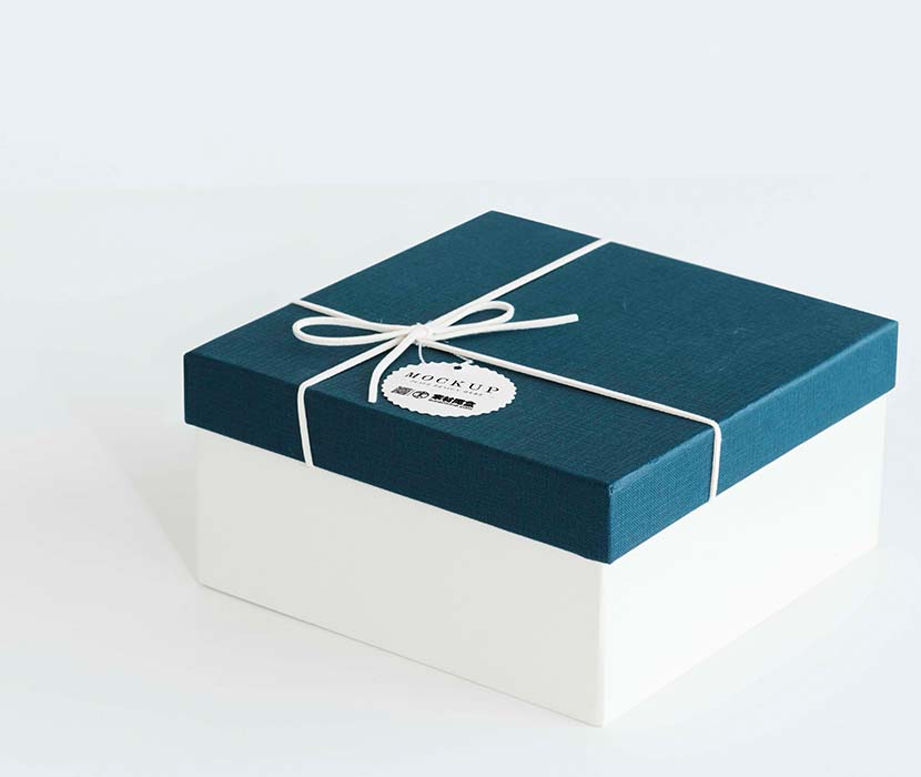 蓝白色礼品盒样机PSD源文件blue-white-gift-box-mockup