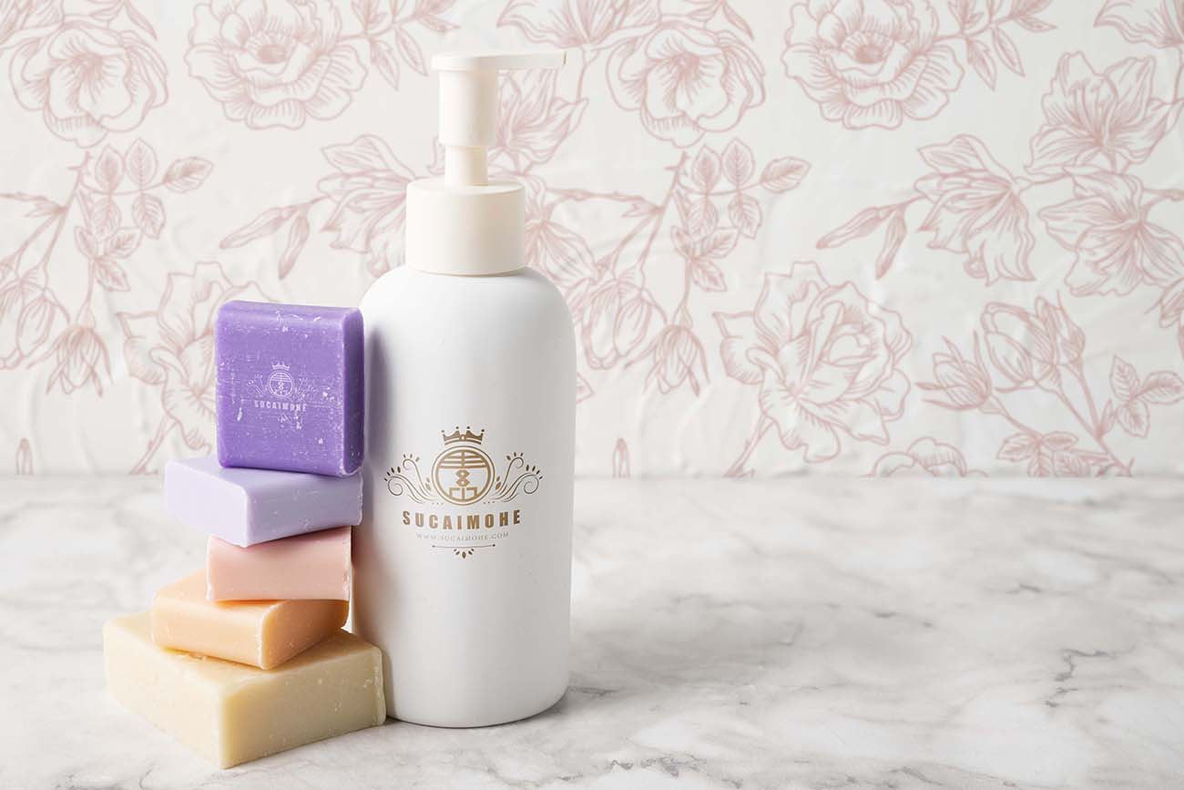 香精油和彩色肥皂的前视图front-view-essential-oil-colorful-soap