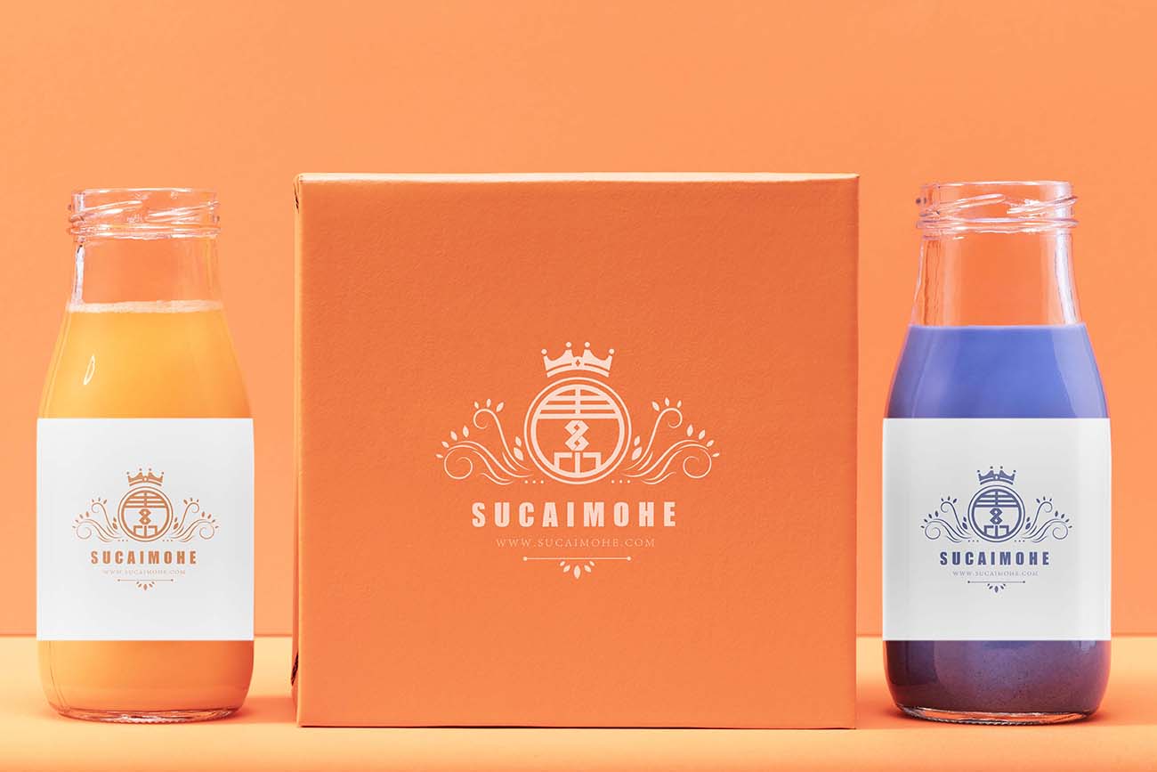橙汁和蓝莓汁玻璃瓶和纸盒包装样机PSD源文件organic-smoothies-bottles
