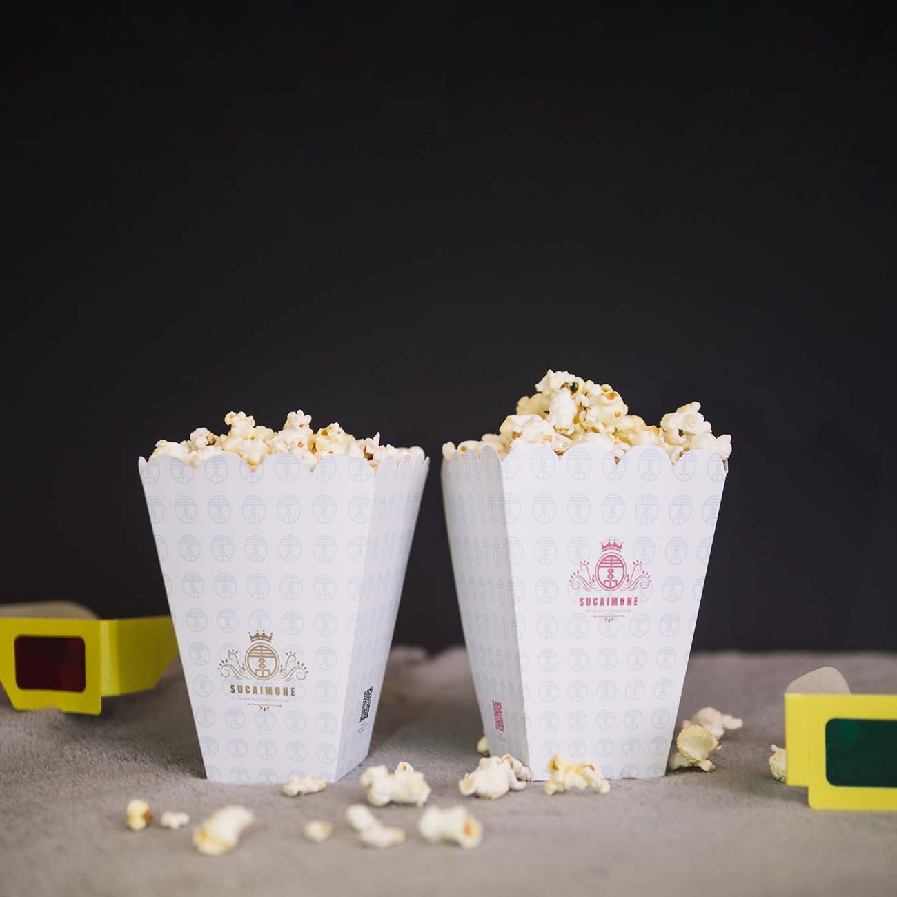 电影院眼镜爆米花桶样机PSD源文件front-view-cinema-glasses-cups-popcorn