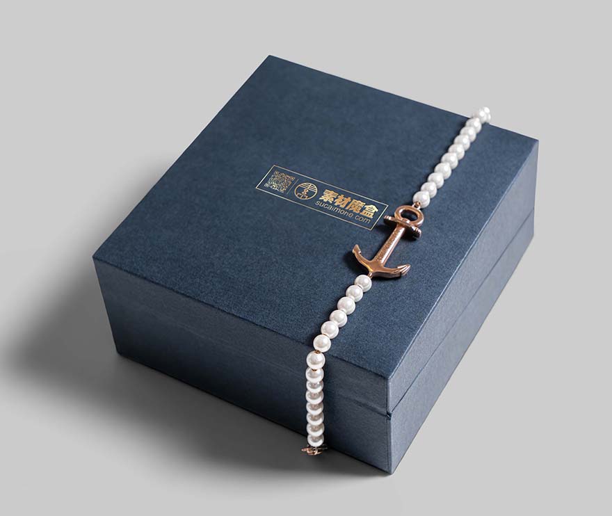 深蓝色珠宝首饰盒包装样机PSD源文件