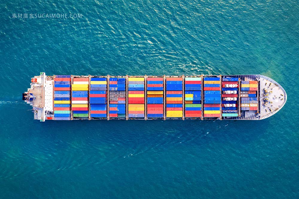 集装箱货船在海中的鸟瞰图aerial-view-container-cargo-ship-sea