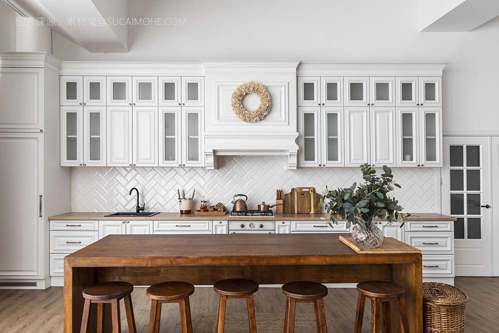 厨房室内设计与木费照片kitchen-interior-design-with-wooden-table