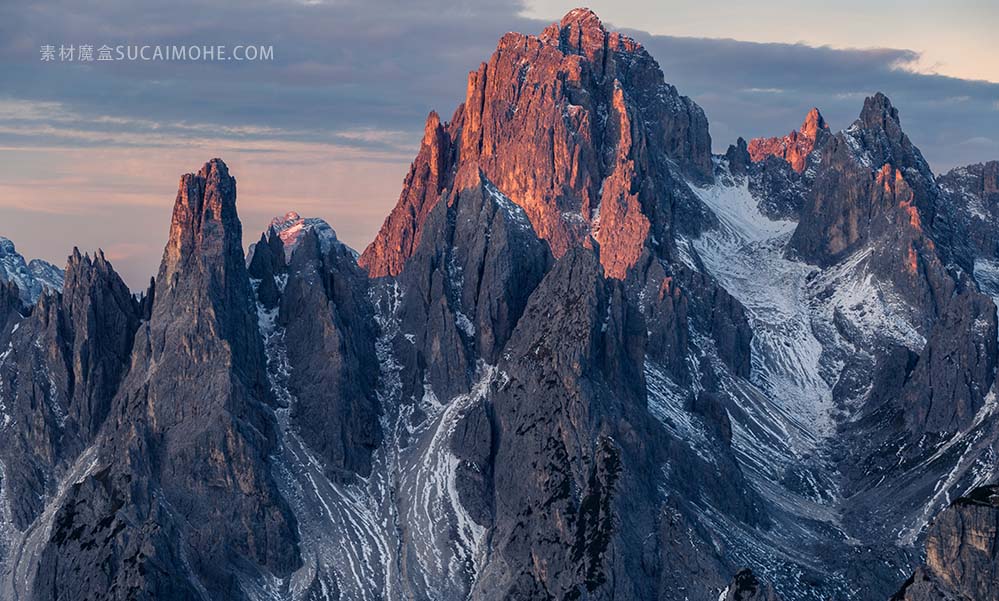 在多云的天空下意大利阿尔卑斯山米苏里纳的壮丽景色breathtaking-shot-mountain-misurina-italian-alps-