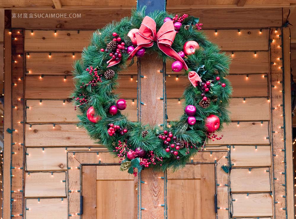 木屋檐下的圣诞花环christmas-wreath
