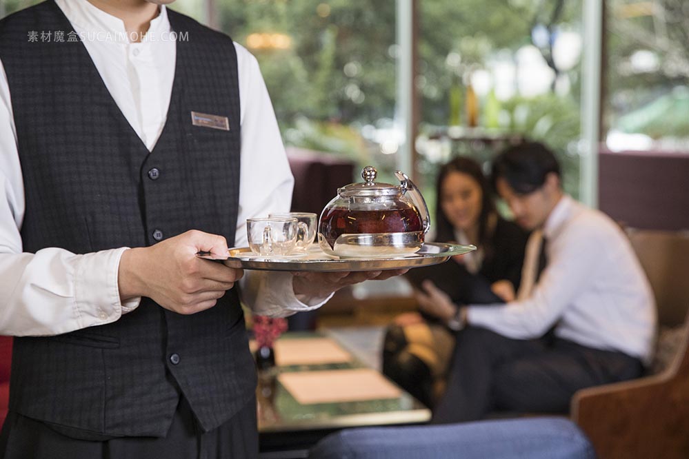 酒店服务人员准备茶水「素材魔盒sucaimohe.com」
