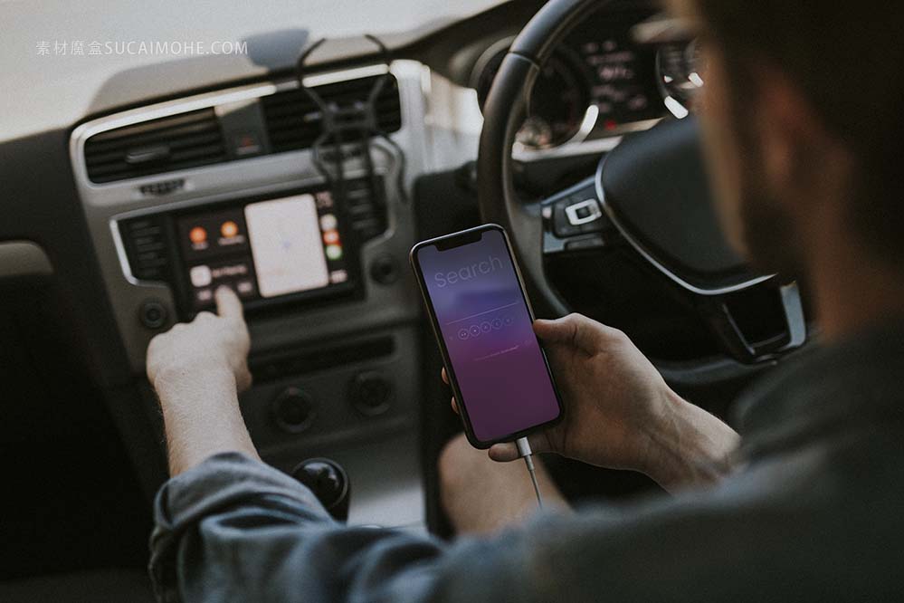 驾驶员使用手机搜索信息