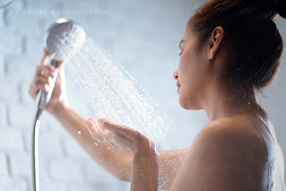 国外淋浴的女人照片woman-shower