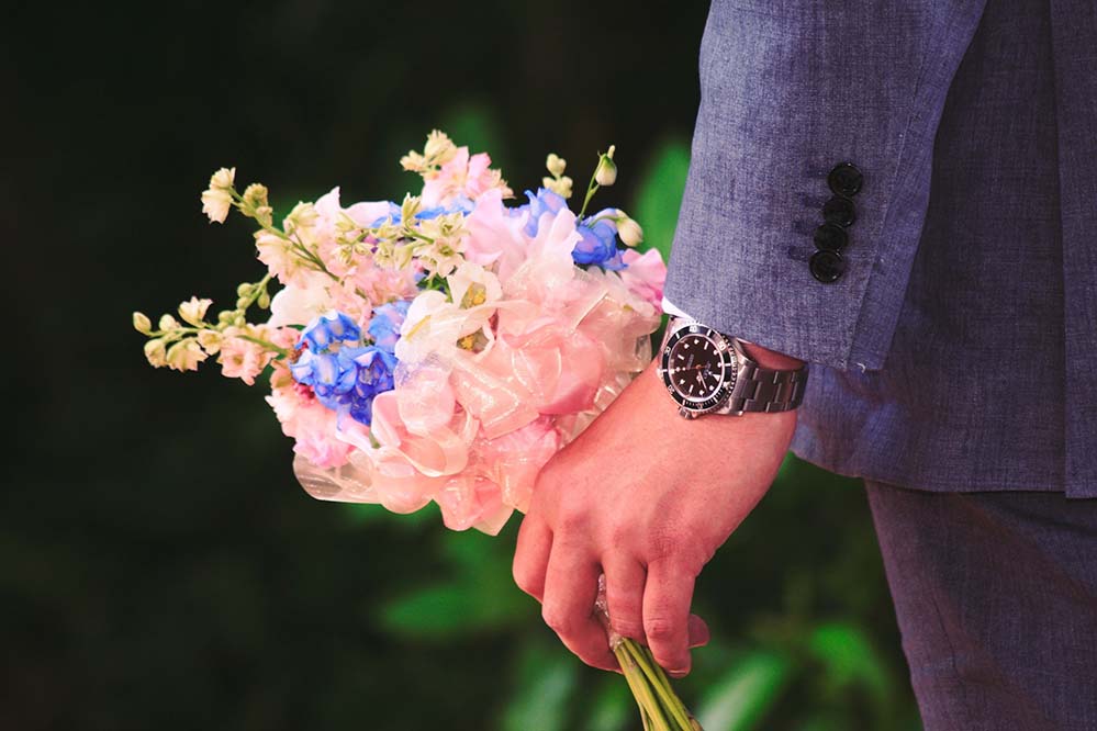 bouquet-花束 鲜花 紫色 玫瑰 男子 手表 花的 新鲜 浪漫 爱 婚礼 礼物  高清摄影大图