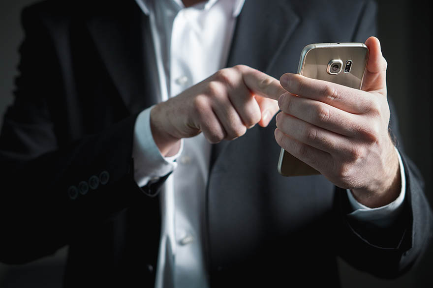 finger-手指 智能手机 屏幕 压制 商人 电话 移动电话 忙 市场营销 企业 黑 西装 成功