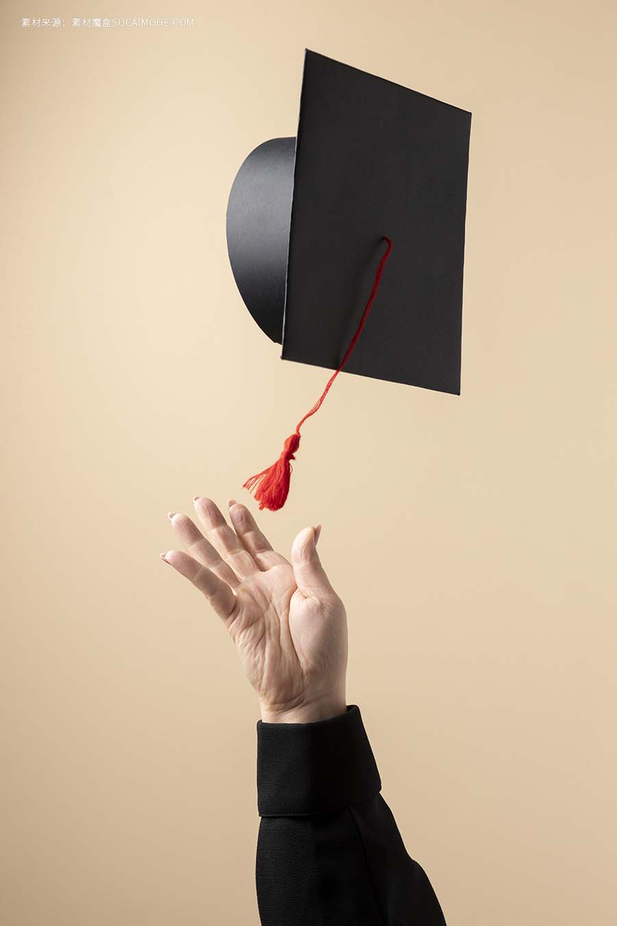 大学毕业生学士扔毕业帽